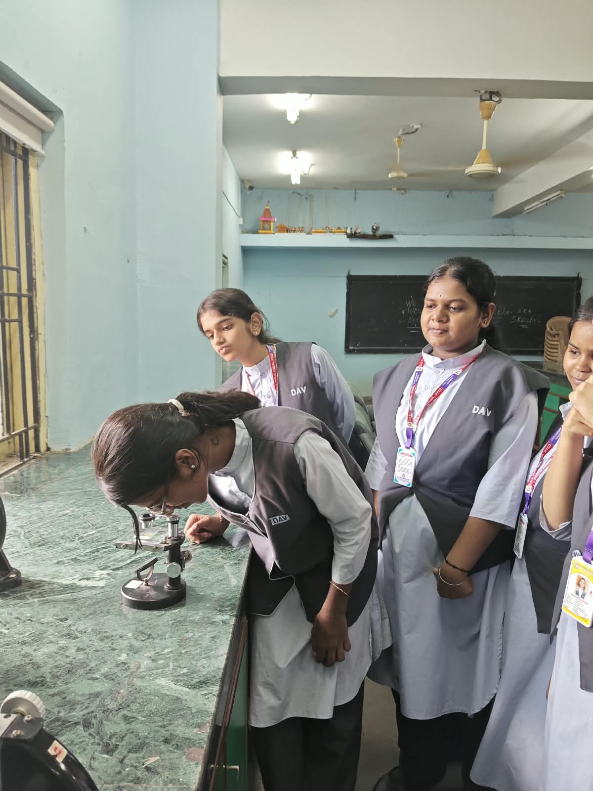BIOLOGY LAB